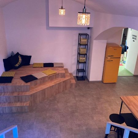 Capsule Hostel Erbenova Прага Экстерьер фото