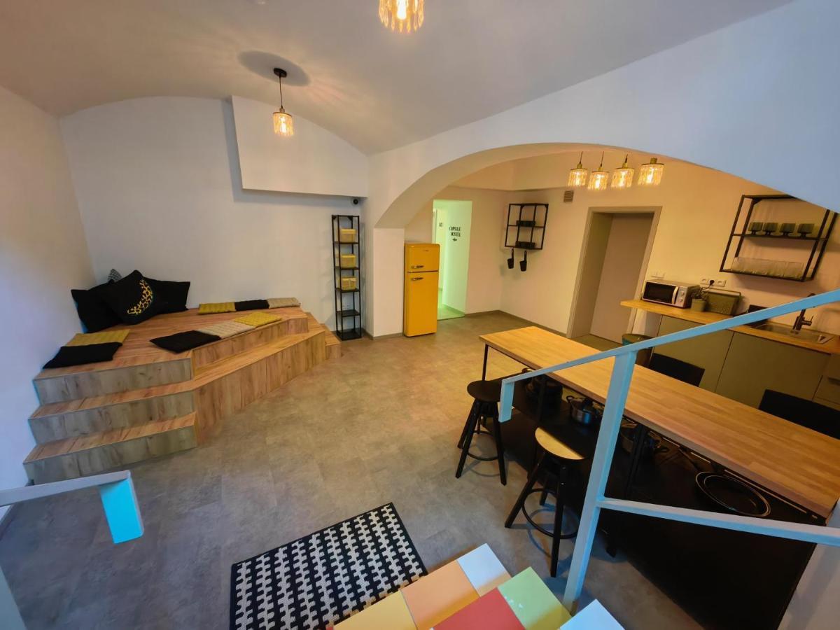 Capsule Hostel Erbenova Прага Экстерьер фото