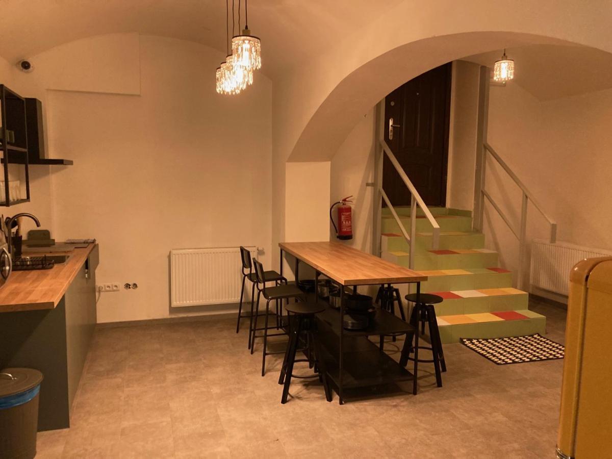 Capsule Hostel Erbenova Прага Экстерьер фото