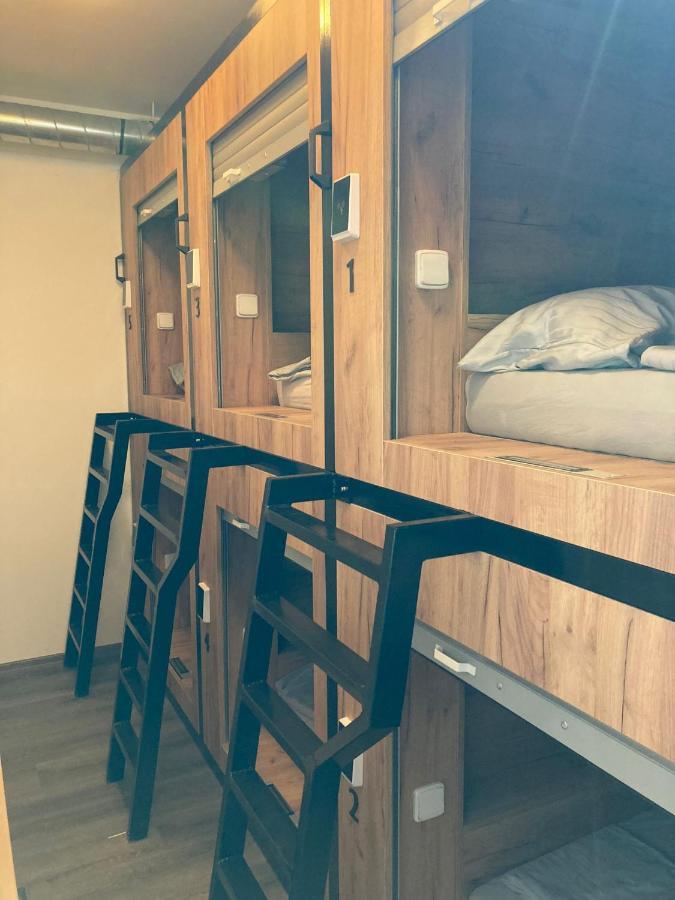 Capsule Hostel Erbenova Прага Экстерьер фото